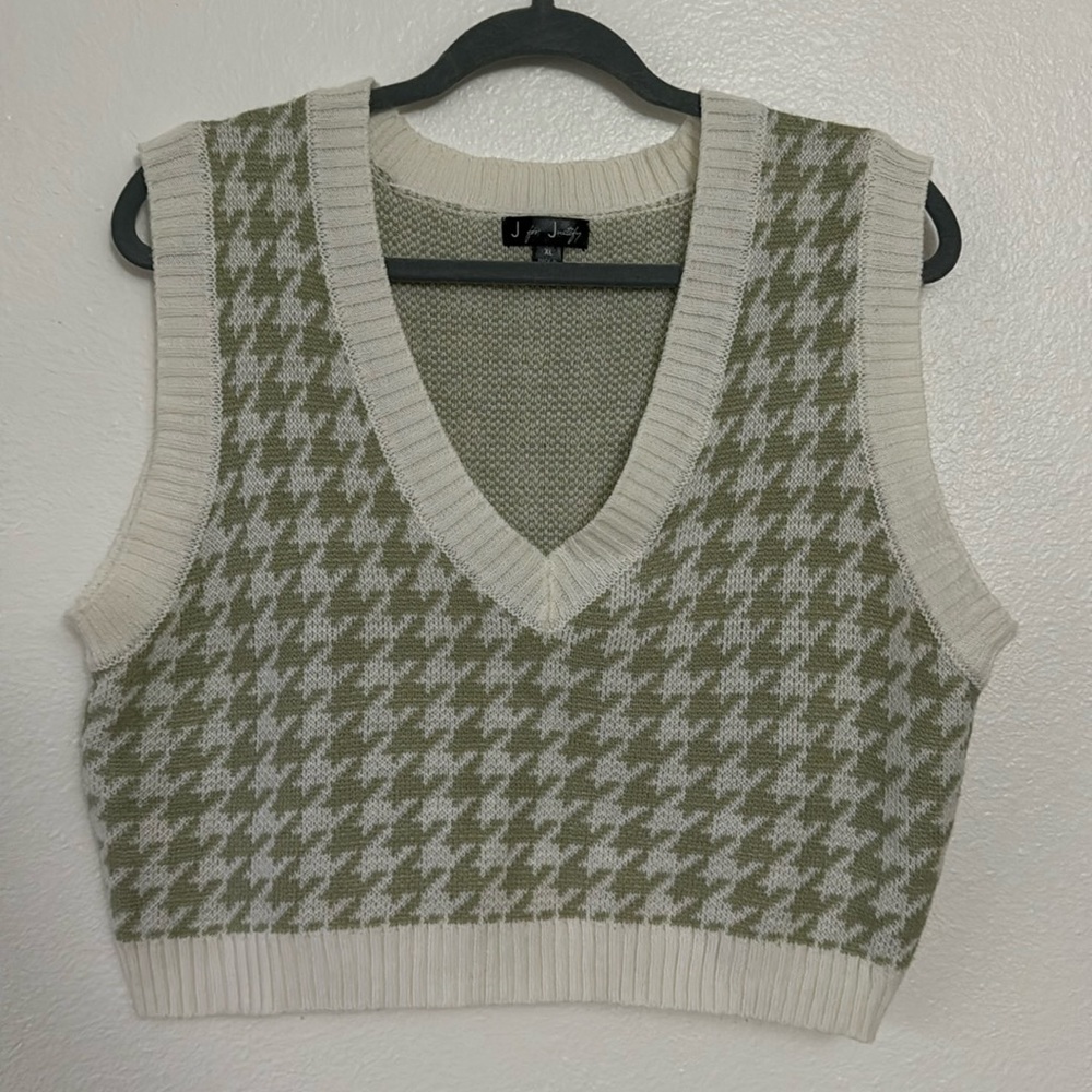 xl green and cream v neck cropped top